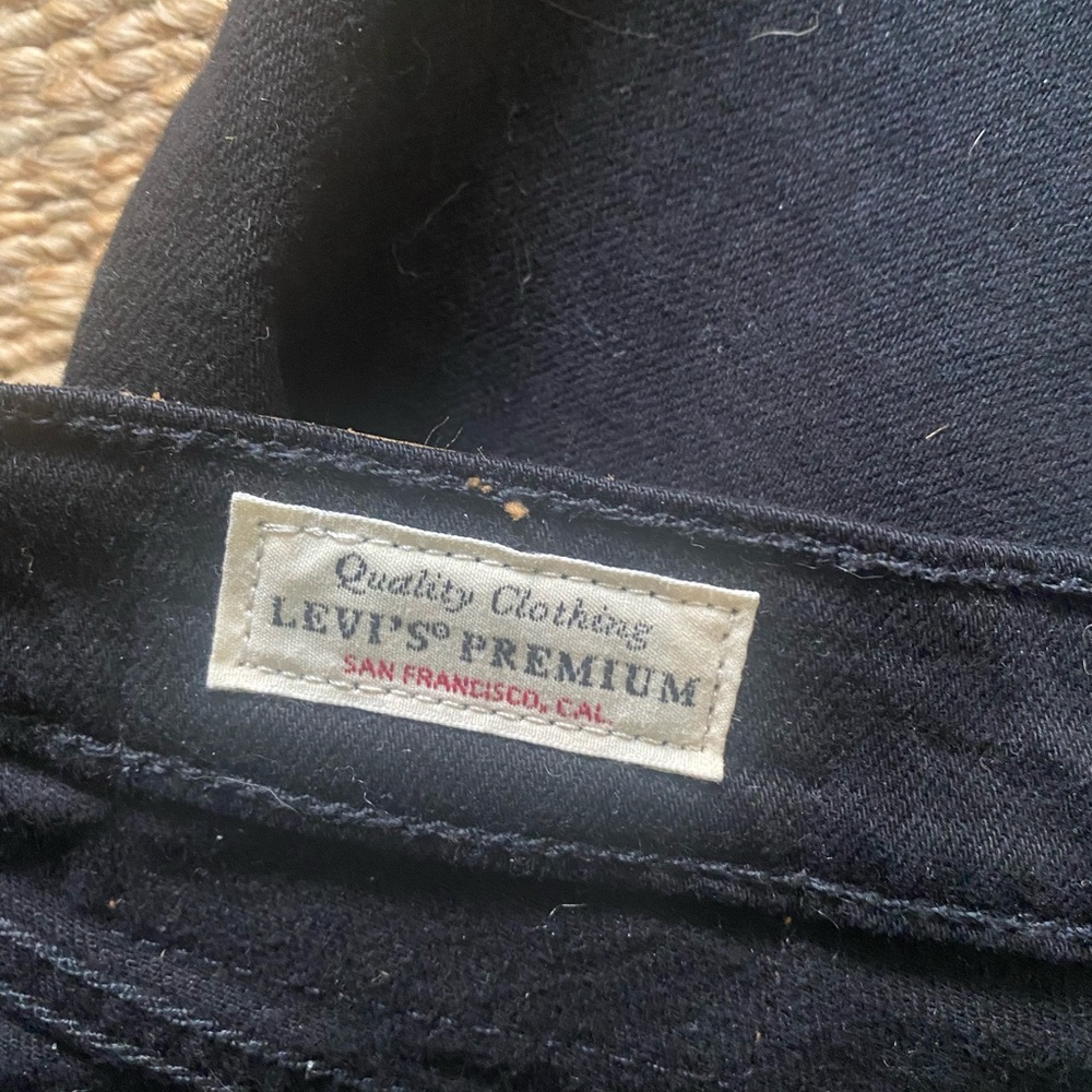 Gently used Levi’s Ribcage Straight Jeans